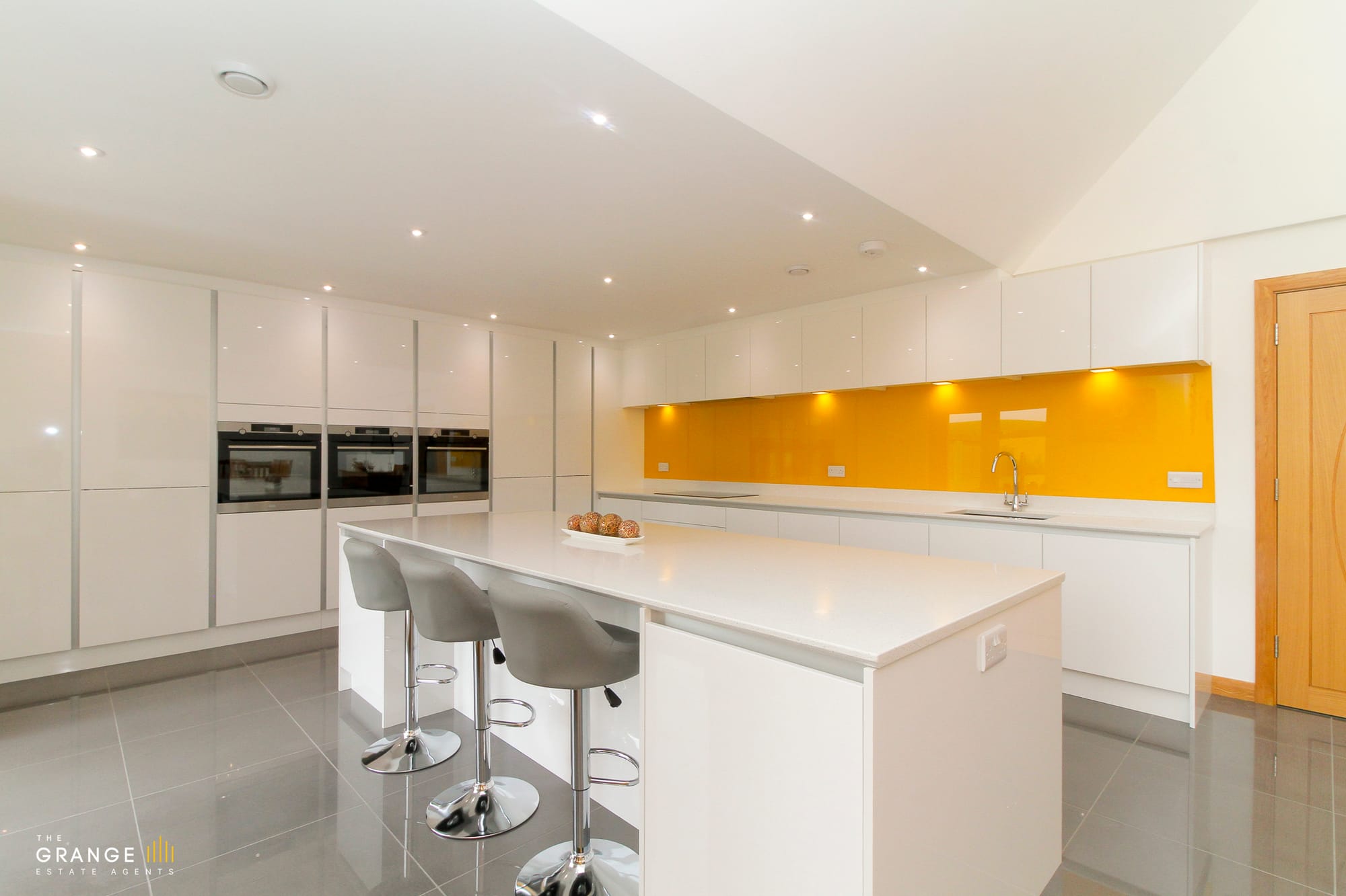 Kitchen breakfast bar seating