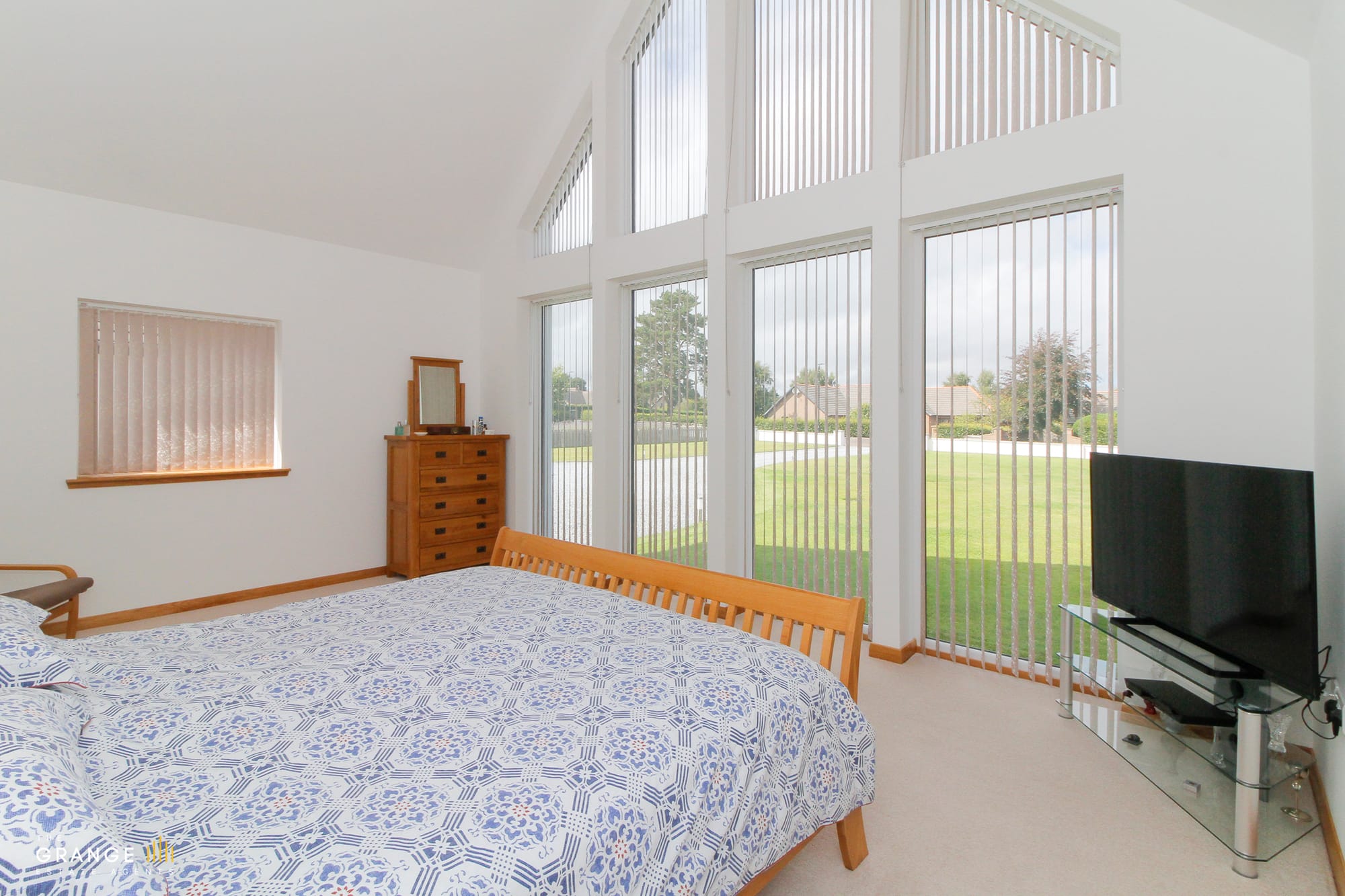 Double bedroom with garden outlook