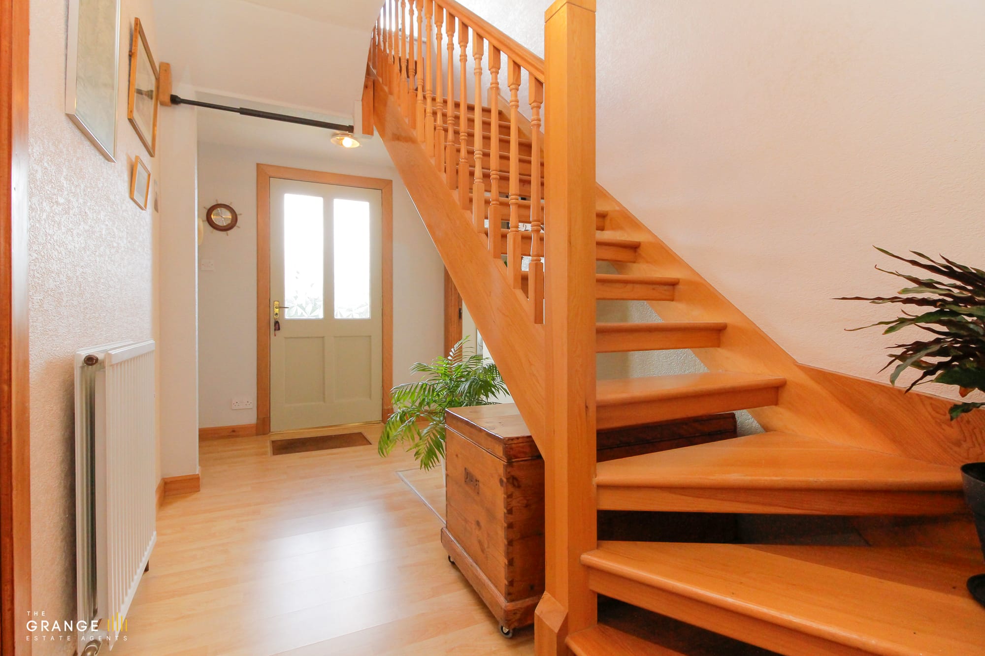 Open-tread staircase